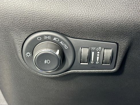 Used 2022 Jeep Compass Limited w/ Elite Group image 10