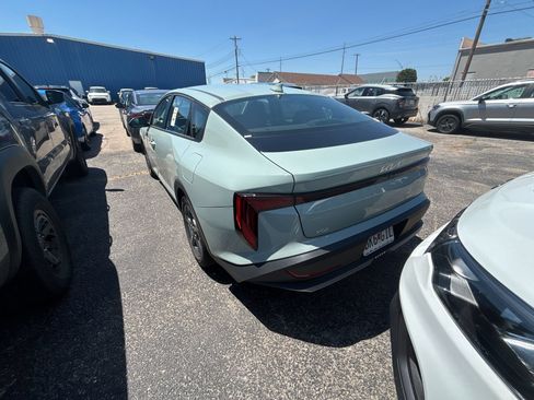 Used 2026 Kia K4 FWD image 3