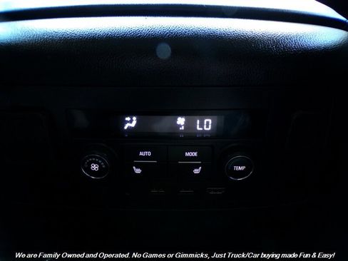 Used 2018 Chevrolet Suburban LT image 36