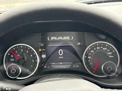 New 2026 RAM 1500 4x4 Crew Cab image 40