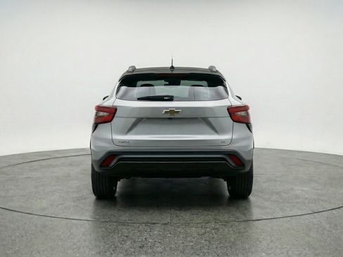 Used 2025 Chevrolet Trax LT w/ LT Convenience Package image 7