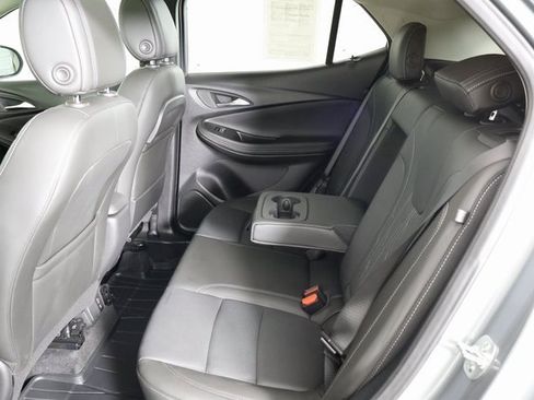 Used 2025 Buick Encore GX Avenir image 17
