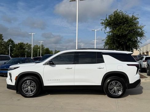 Used 2025 Chevrolet Traverse LT w/ Driver Confidence Package FWD image 7