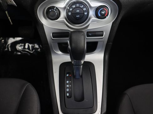 Used 2014 Ford Fiesta SE image 21