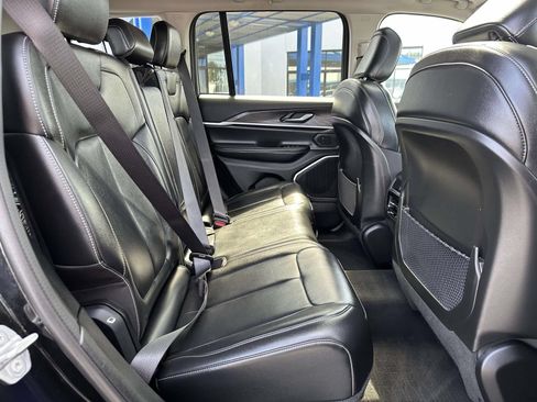 Used 2022 Jeep Grand Cherokee Limited RWD image 28