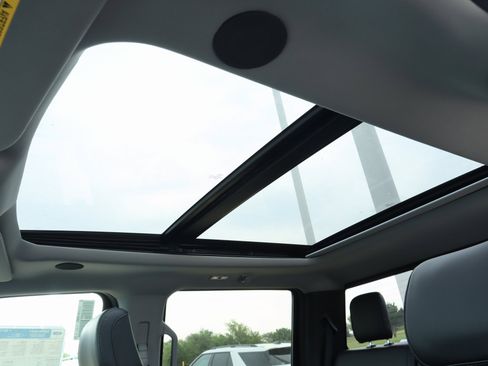 New 2026 Ford F250 Lariat w/ Black Appearance Package image 17