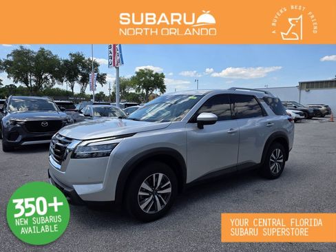 Used 2024 Nissan Pathfinder SL FWD image 1