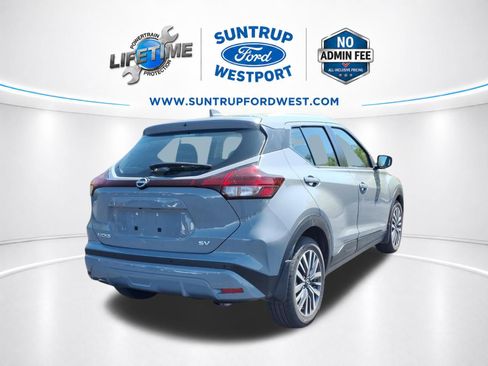 Used 2024 Nissan Kicks SV FWD image 3