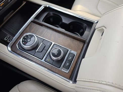 Used 2018 Ford Expedition Platinum image 32