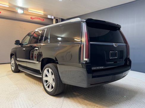 Used 2020 Cadillac Escalade ESV Premium Luxury AWD/4WD image 3