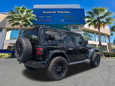 Used 2021 Jeep Wrangler Unlimited Sahara AWD/4WD image 5