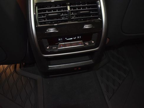 New 2026 BMW X5 sDrive40i w/ Climate Comfort Package image 18