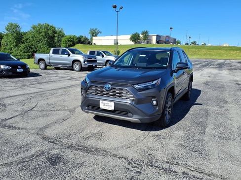 Used 2022 Toyota RAV4 Limited AWD/4WD image 42