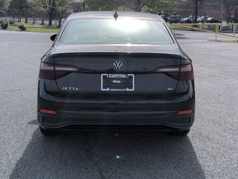 Used 2024 Volkswagen Jetta SE image 4