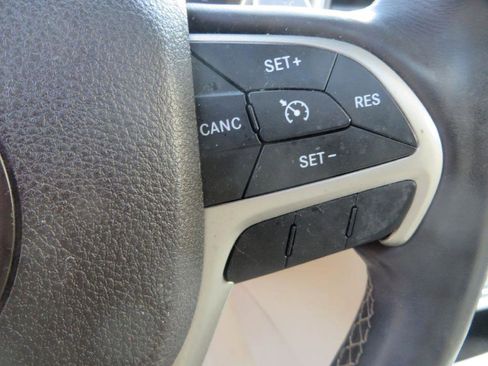 Used 2017 Jeep Grand Cherokee Overland AWD/4WD image 17