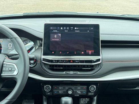 Used 2025 Jeep Compass Trailhawk image 21