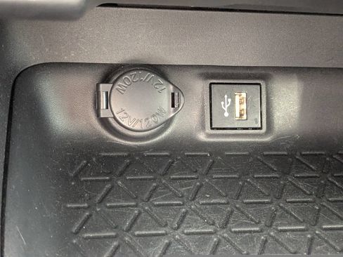 Used 2024 Toyota RAV4 XLE AWD/4WD image 21