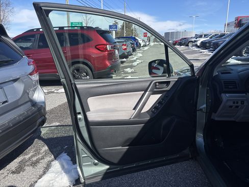 Used 2015 Subaru Forester 2.5i Premium image 14