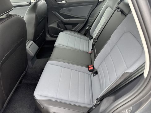 Certified 2025 Volkswagen Jetta SE w/ Sunroof Package image 6