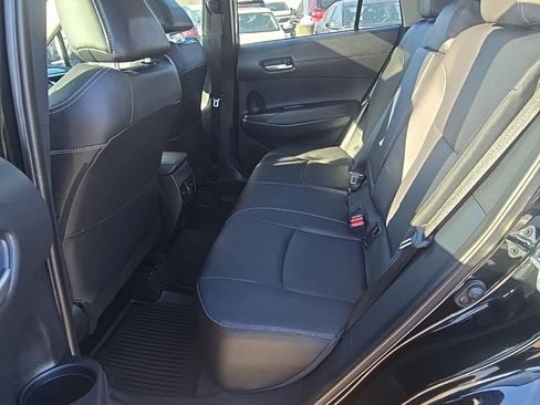 Used 2023 Toyota Corolla Cross XLE image 32