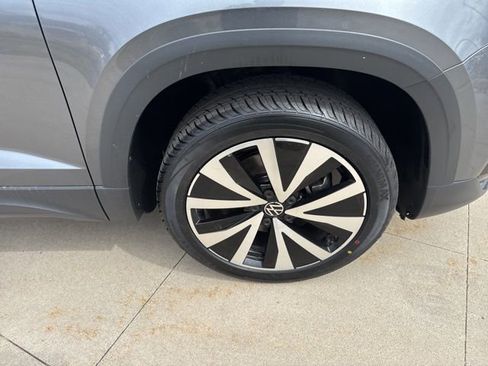 Used 2022 Volkswagen Taos SE w/ Panoramic Sunroof Package image 10