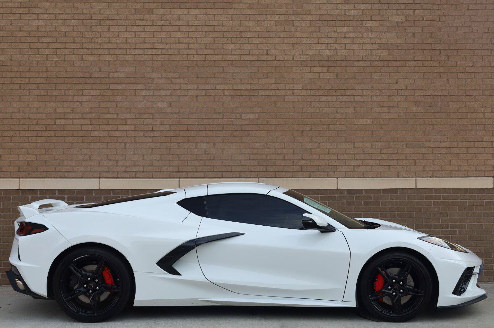 Used 2021 Chevrolet Corvette Stingray Preferred Cpe w/ Z51 Performance Package RWD image 3