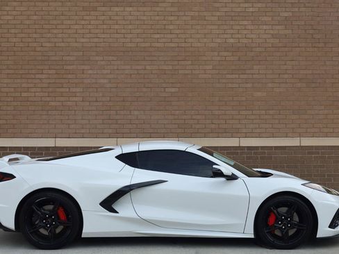 Used 2021 Chevrolet Corvette Stingray Preferred Cpe w/ Z51 Performance Package RWD image 3