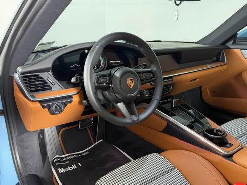 Certified 2024 Porsche 911 Carrera image 4