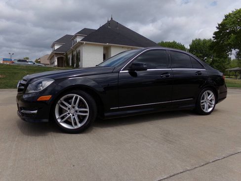 Used 2014 Mercedes-Benz C 300 4MATIC Sedan image 9