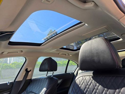 Used 2018 BMW 750i RWD image 22