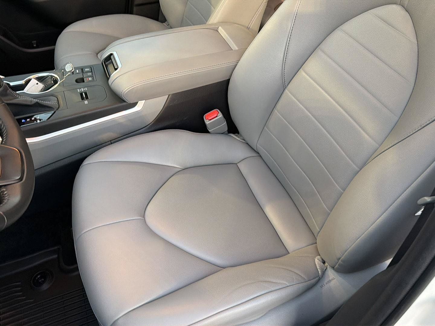 Certified 2023 Toyota Highlander XLE FWD image 31