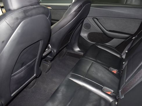 Used 2025 Tesla Model Y Long Range image 15