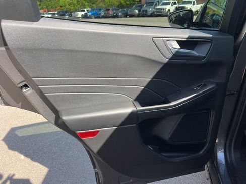 Used 2021 Ford Escape SE w/ SE Sport Appearance Package AWD/4WD image 16
