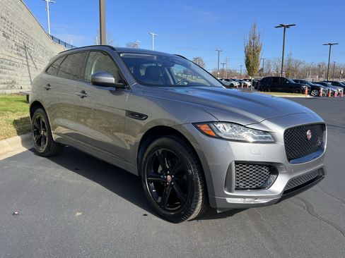 Used 2020 Jaguar F-PACE Checkered Flag image 9