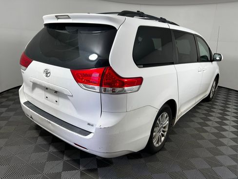 Used 2011 Toyota Sienna XLE image 5