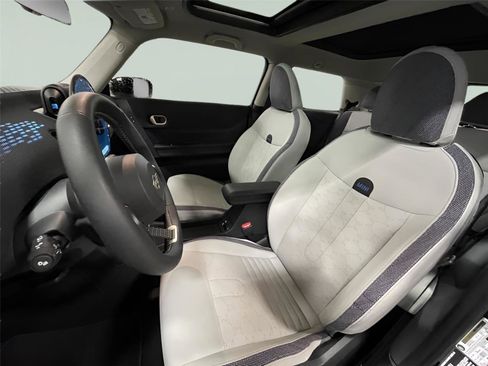 Used 2025 MINI Cooper 2-Door Hardtop image 10