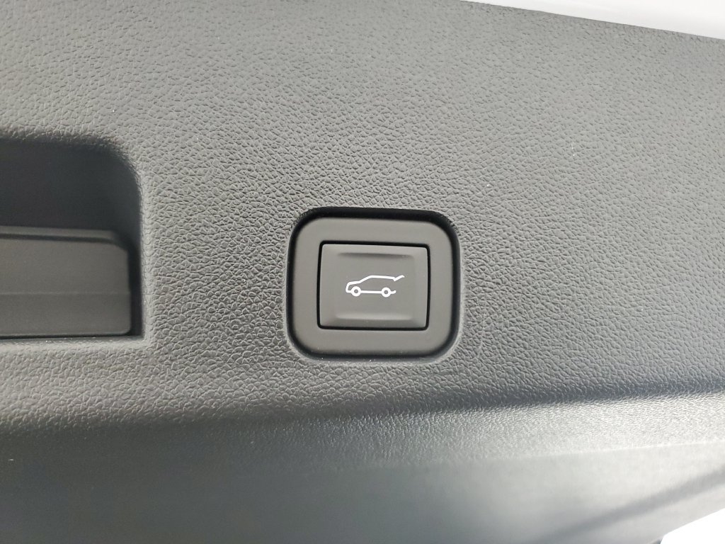 New 2026 Chevrolet Traverse RS w/ LPO, Floor Liner Package FWD image 34