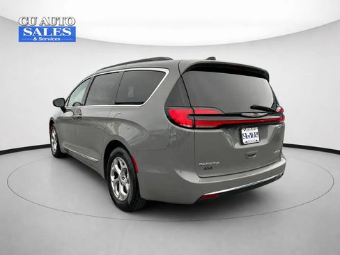 Used 2023 Chrysler Pacifica Limited FWD image 4