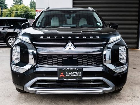 New 2025 Mitsubishi Outlander AWD image 2
