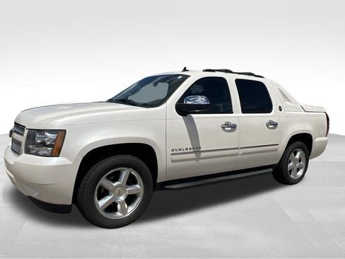 Used 2013 Chevrolet Avalanche LTZ AWD/4WD image 11