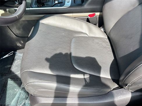 Used 2025 Kia Carnival FWD image 20