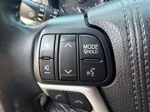 Used 2018 Toyota Highlander XLE FWD image 20