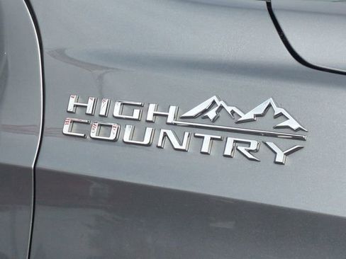 Certified 2022 Chevrolet Suburban High Country AWD/4WD image 12