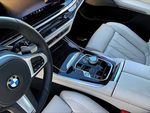 Used 2026 BMW X5 sDrive40i w/ Executive Package image 15