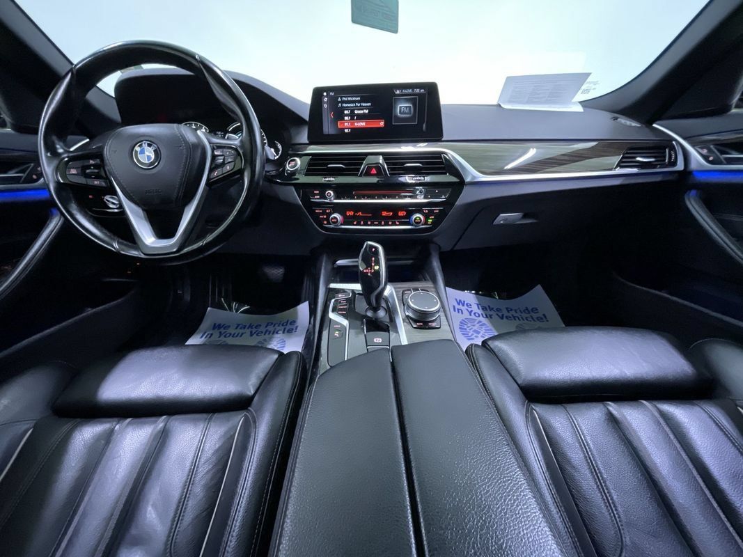 Used 2018 BMW 530e w/ Premium Package 2 RWD image 19