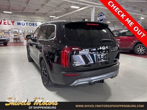 Used 2022 Kia Telluride SX w/ SX Prestige Package image 3