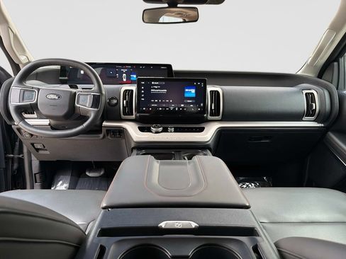 Used 2025 Ford Expedition Active AWD/4WD image 18