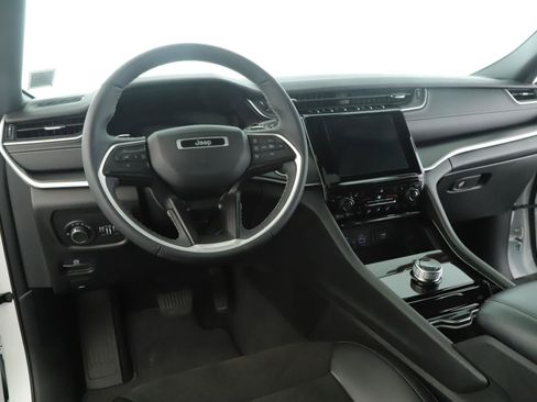 Used 2023 Jeep Grand Cherokee Altitude AWD/4WD image 2
