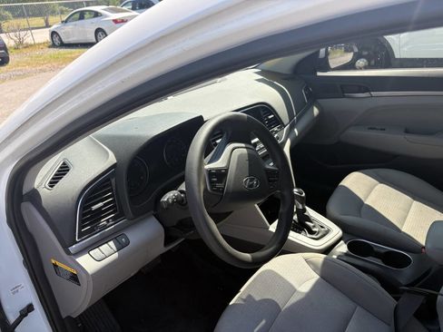 Used 2017 Hyundai Elantra SE image 8