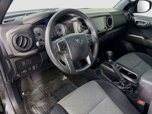 Used 2022 Toyota Tacoma TRD Off-Road w/ Technology Package image 9